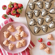 Nordicware Mini Çilekler Kek Kalıbı 92748 Altın