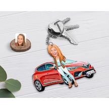 Kişiye Özel Kadın Renault Clio 5 Figürlü Plakalı Ahşap Karikatür