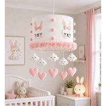 Pembe Tavşanlı Bebek Odası Avizesi Beyaz Zeminli Bulut Ve Kalp Sarkıtlı Çocuk Odası Avizesi 30x20 Cm Pembe