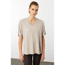 Desen Triko Kadın V Yaka Omuzları Taşlı Penye T-shirt 25754 Bej Bej