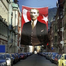 Takım Elbiseli Sivil Gazi Mustafa Kemal Atatürk -ay Yıldız - Portre Cephe Poster Bayrak-4x6 Metre 1