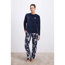 Uzun Kollu Kadife T-shirt Ve Çiçek Desenli Pantolon Pijama Takımı Çok Renkli