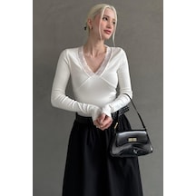 Madmext Beyaz V Yaka Dantelli Kadın Bluz Mg2633 Beyaz