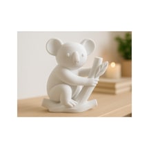 Ağaç Dalında Sevimli Bir Koala Figürü 15cm