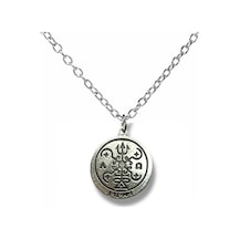 Etnik Desenli Mızrak Ucu Figürlü Kolye Gümüş Renk Zamak Metal Unisex Takı Çok renkli