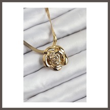 Bezos 316l Çelik Gül Figürlü İtalyan Zincir Model Gold Renk Kadın Kolye Nxrlvng