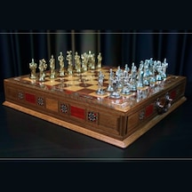 Gifthome Orta Boy Metal İspanyol Satranç Takımı Parlak Ve Masif Ahşap Çekmeceli Tahtası 38x38x6 Cm.