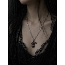 Gotik Kiraz Kuru Kafa Kolye Kırmızı Detaylı Metal Zincir Unisex Çok renkli