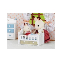 Sylvanian Families Çikolata Kulaklı Tavşan Bebek Ve Yatağı 5017