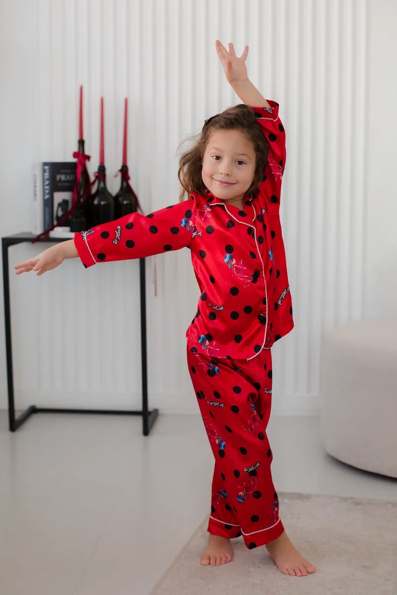 Milaeva Kids Çocuklar İçin İpek Pijama Takımı 277864081 Kırmızı Milaeva Kids Çocuklar İçin İpek Pijama Takımı 277864081 Kırmızı