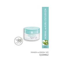 Yves Rocher Normal Ve Kuru Ciltler Için Hydra Vegetal - Üre & Shea Yağı - Yoğun Krem-50 ML 56064