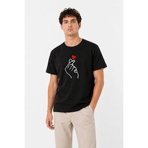 Erkek Kore Parmak Kalp Aşk Temalı Minimal Baskılı Tişört Yazlık Kısa Kol T-shirt - Siyah Çok Renkli