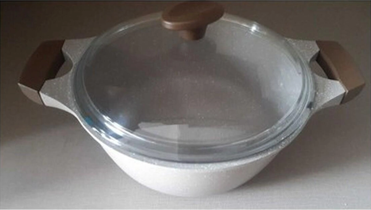 Vizon Renkli 24 Cm Derin Tencere Ve Cam Kapaklı Graneu Seti Bakır - Siyah