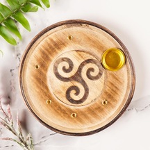 Triskele Spiral Temalı Yuvarlak Ahşap Konik Tütsülük