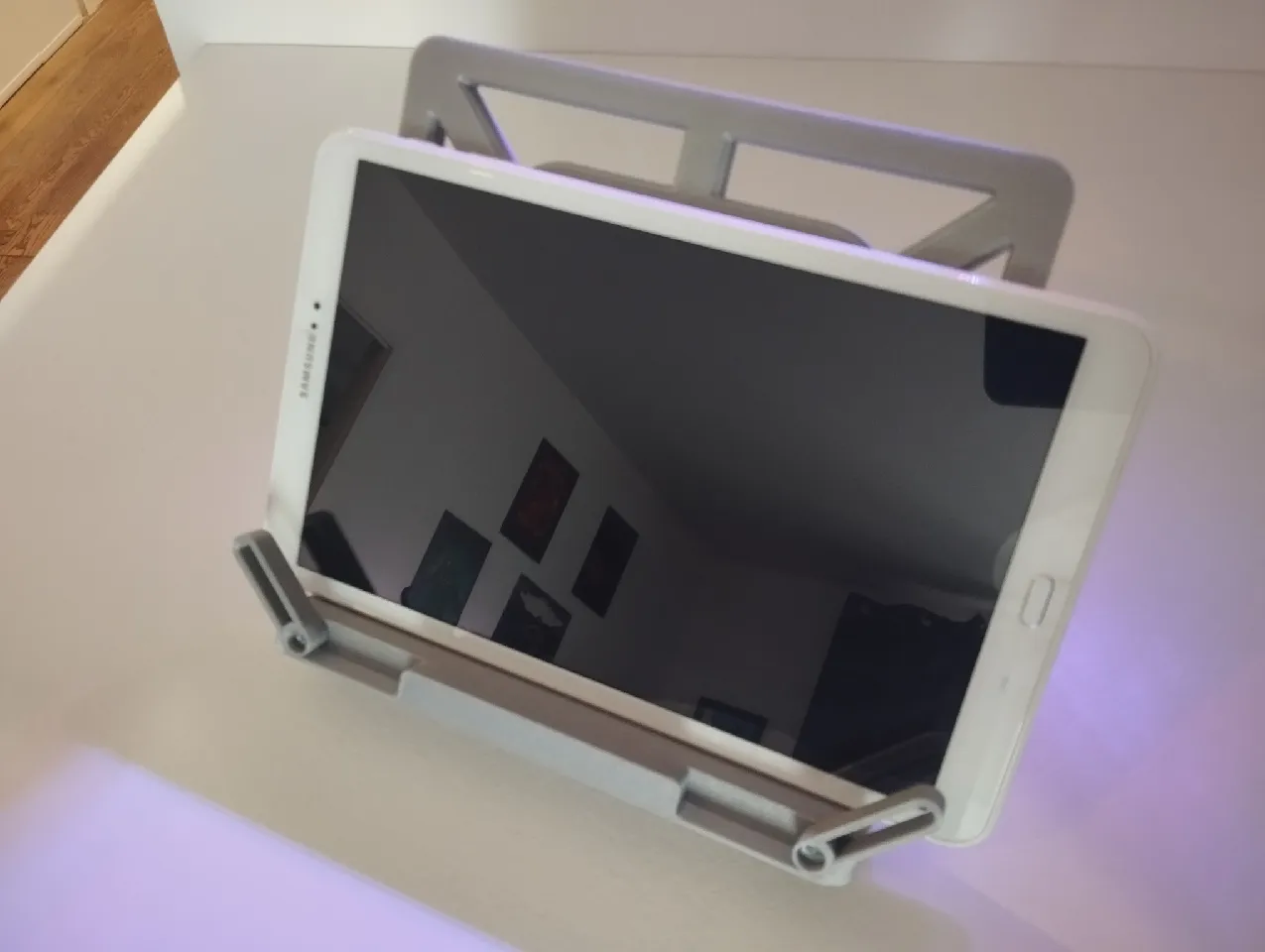 Kitap Ve Tablet Standı