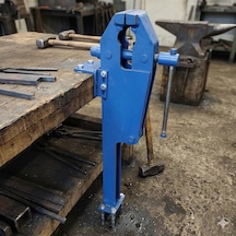 Zargana Ağır Hizmet Tipi Ayaklı Kuyruklu Mengene - 140 Mm / 43 Kg Zargana Ağır Hizmet Tipi Ayaklı Kuyruklu Mengene - 140 Mm / 43 Kg