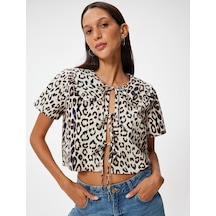 Koton Leopar Desenli Bluz Bebe Yaka Bağcık Detaylı Kısa Kollu Slim Fit Bej Desenli 5wal60115ıw Ekru