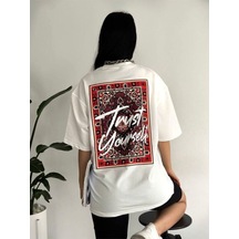 Flood Of Style Kadın Beyaz Trustyourself Oversize Bisiklet Yaka Tshirt