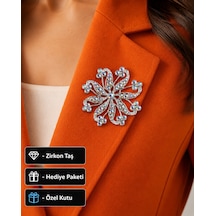 Hediye Işıltılı Taş Detaylı Kadın Broş Gümüş Renk Şık Tasarım Rozet Açık Gri