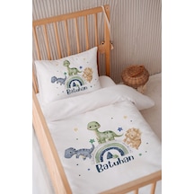 %100 Pamuk Saten Isme Özel Isimli 100x150 Bebek Yatak Nevresim Seti Gökkuşağı Ve Dinozorlar