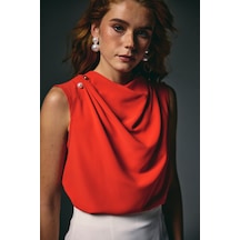 Sateen İnci Broşlu Degaje Bluz - Kırmızı-136740 Kırmızı