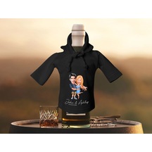 Bk Gift Kişiye Özel Sevgililer Karikatürlü Mini Siyah İçki Şişesi Tişörtü , Ev Bar Dekoru, Viski, Şarap, Votka, Rakı Şişesi Tişörtü, Ev Barı-20