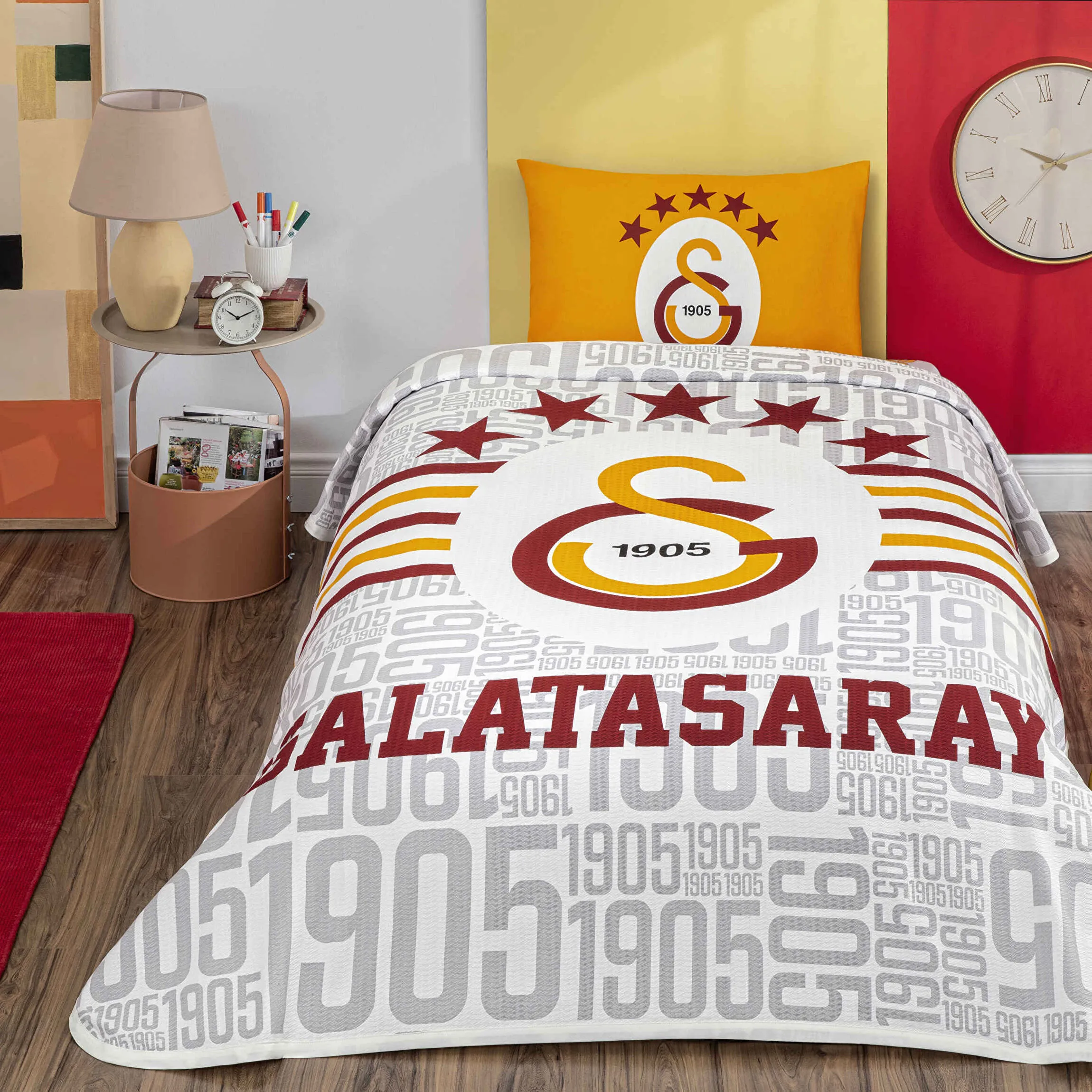 Taç Lisanslı Galatasaray 5 Yıldız Logo Tek Kişilik Pike Takımı Beyaz