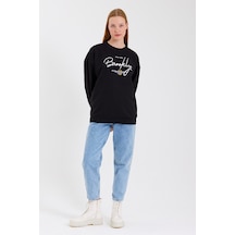 SPR23SWK331 Bisiklet Yaka Ön El Yazılı Brooklyn Sweat