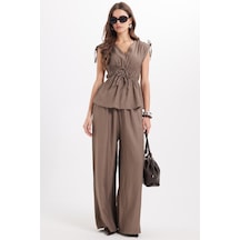 Tudors Kadın Standart Fit Normal Kesim V Yaka Beli Büzgülü Bağcıklı Bluz Geniş Paça Kahverengi Pantolon Takım-51029