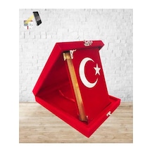 Ay Yıldız Desenli Kadife Kaplı Kuranı Kerim Plaketli Türk Bayrağı