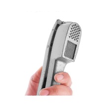 Sarımsak Presi 2'si 1 Arada, Ergonomik Saplı Alüminyum Sarımsak Kıyma Dilimleyici Kırıcı Pişirme Aletlerigümüş Siyah