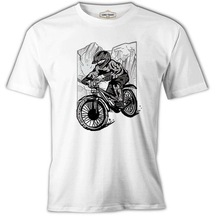 A Biker Riding İn Front Of The Mountains Beyaz Erkek Tshirt 001