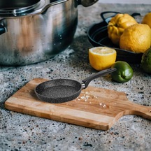 Yanmaz Yapışmaz Granit Kaplama Döküm Yuvarlak Mini Tava, Yuvarlak Yumurta Ve Sos Tavası, Mini Yer Kaplamayan Granit Kaplama Döküm Sos Ve Yumurta Tavası 14cm Çok Renkli