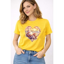Herkesemoda Sunset Love Deniz Tema Baskı Detaylı Bisiklet Yaka Pamuklu Basic T-shirt Sarı
