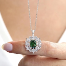 Mia vento Effective Diamond Paris Işıltısı Sentetik Zümrüt Taşlı Gümüş Kolye