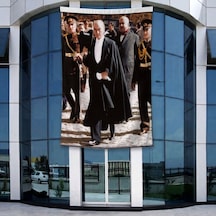 Üniformalı Kalpaklı Gazi Mustafa Kemal Atatürk Poster Bayrak Raşel Kumal 4x6 Metre Ata21 Diğer