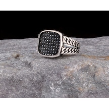 925 Ayar Gümüş Siyah Renk Mikro Taşlı Örgü Model Yüzük 925 Ayar Gümüş Siyah Renk Mikro Taşlı Örgü Model Yüzük