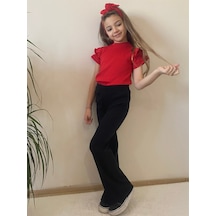 Özge Başaran Esnek Fitilli Siyah İspanyol Paça Tayt Ve Kırmızı Kısa Kollu Omuz Fırfırlı Bluz + Siyah
