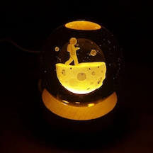 Şık Astronot Temalı Cam Küre 6 Cm Ahşap Altlık İle