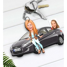 Bk Gift Kişiye Özel Kadın Hyundai Accent Figürlü Plakalı Ahşap Karikatür Anahtarlık-1, Arkadaşa Hediye, Araba Hediyesi, Sevgiliye Hediye