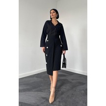 The İstanbul Siyah Çizgili Poliviskon Etek Siyah