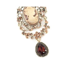 Kameo Vintage Broş, Garnet Kristal Taşlı Sallantılı Eskitme Bronz Renkli Kadın Yaka İğnesi Çok renkli