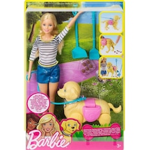 Barbie Ve Köpeği Tuvalet Eğitiminde Barbie Ve Köpeği Tuvalet Eğitiminde