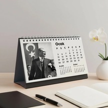 2027 Atatürk Masa Takvimi Özel Siyah Fotoğraflı Cumhuriyet Temalı Masaüstü Takvim