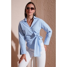 Lela Pamuklu Regular Fit Uzun Kollu Bağlama Detaylı Bayan Gömlek 65200538 Mavi Çizgili