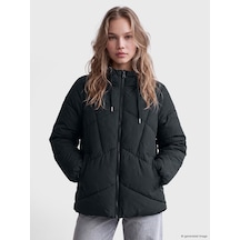 Lcw Vision Siyah Kapüşonlu Oversize Kadın Şişme Mont