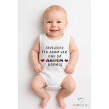 Babyden's Sevilecek Tek Adamı Annem Kapmış Yazılı Kolsuz %100 Pamuk Body Çıtçıtlı Yazlık Bebek Zıbın Beyaz