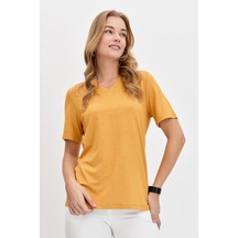 Desen Triko Kadın V Yaka Flamlı Kumaş Basic T-shirt Kmy24085 Hardal