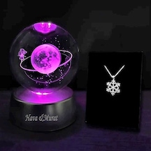 İsme Özel Satürn Çemberinde Yürüyen Kız Işıklı Cam Küre 8cm 6cm K