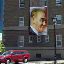 Gülümseyen Mustafa Kemal Atatürk Yan Portre Poster Cephe Bayrağı -3x4,5 Metre 1